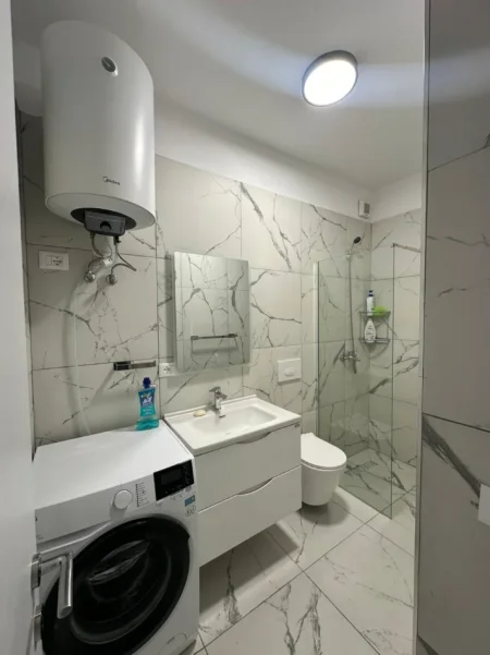 Tirane, jepet me qera apartament 1+1 Kati 2, 65 m² 400 € 