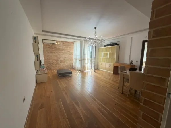 Tirane, jepet me qera apartament 2+1 Kati 1, 90 m² 650 € (kodra e diellit)