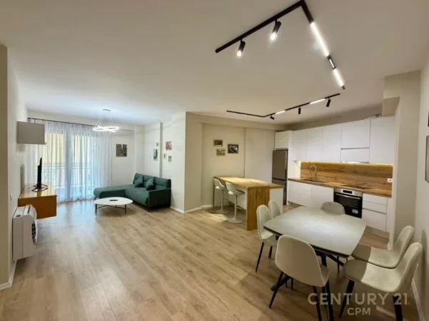 Tirane, jepet me qera apartament 2+1+Ballkon Kati 4, 117 m² 1.000 € (pazari i ri)