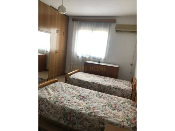 Tirane, jepet me qera apartament 1+1 , 60 m² 520 € (Medreseja)
