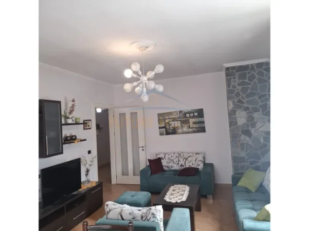 Tirane, jepet me qera apartament 2+1 Kati 7, 74 m² 420 € (VILA L)