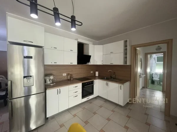 Tirane, jepet me qera apartament 2+1 Kati 3, 84 m² 680 € (5 maji)