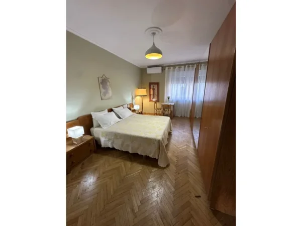 Tirane, jepet me qera apartament 1+1 Kati 2, 70 m² 600 € (rruga e kavajes)