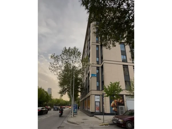 Tirane, jepet me qera apartament 1+1 Kati 5, 100 m² 900 € (ATSH ministria e jashtme)