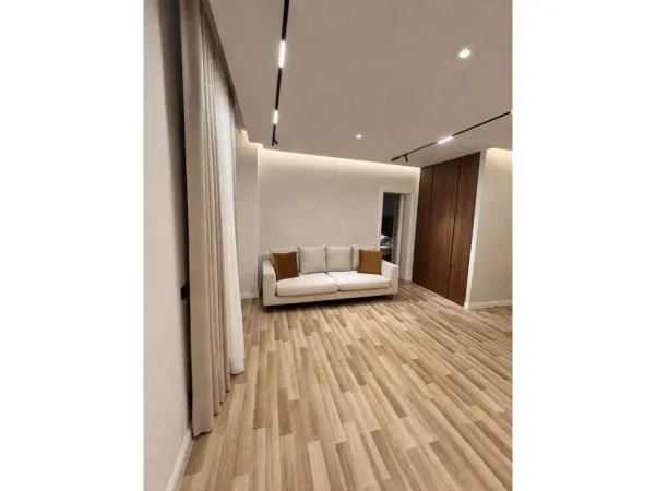 Tirane, jepet me qera apartament 1+1 Kati 5, 100 m² 900 € (ATSH ministria e jashtme)