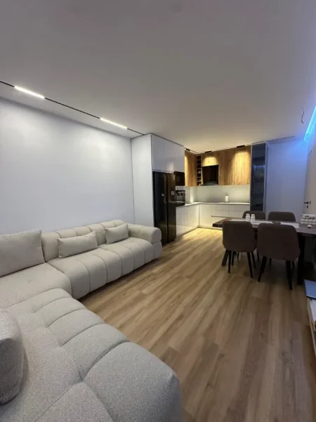 Tirane, shitet apartament 2+1+Aneks+Ballkon Kati 8, 97 m² 144.998 € (qtu , kompleksi univers city)