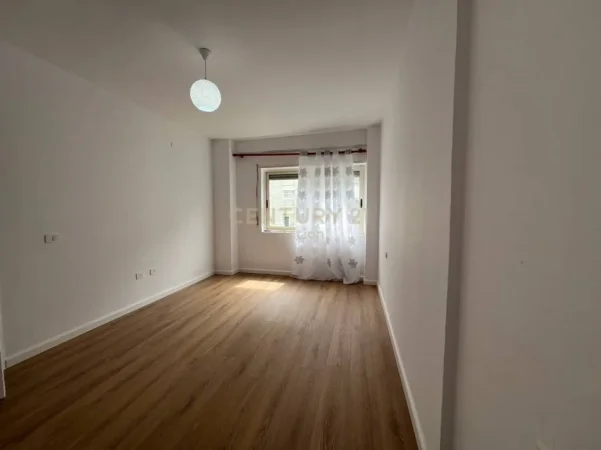 Tirane, shitet apartament 2+1+Ballkon Kati 6, 73 m² 165.000 € (21 dhjetori kompleksi magnet)