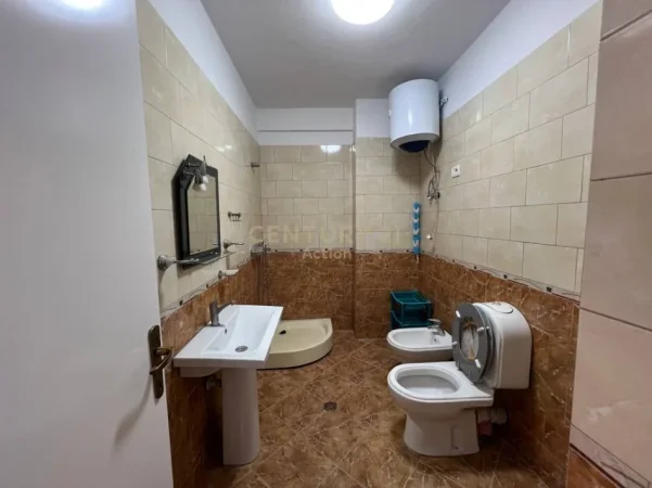 Tirane, shitet apartament 2+1+Ballkon Kati 6, 73 m² 165.000 € (21 dhjetori kompleksi magnet)