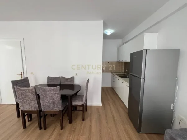 Tirane, shitet apartament 2+1+Ballkon Kati 6, 73 m² 165.000 € (21 dhjetori kompleksi magnet)