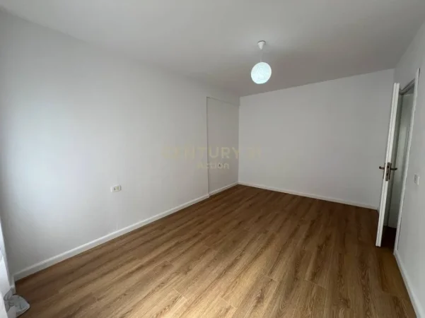 Tirane, shitet apartament 2+1+Ballkon Kati 6, 73 m² 165.000 € (21 dhjetori kompleksi magnet)