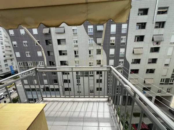 Tirane, shitet apartament 2+1+Ballkon Kati 6, 73 m² 165.000 € (21 dhjetori kompleksi magnet)