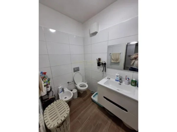 Tirane, shitet apartament 1+1 Kati 5, 69 m² 135.000 € (yzberisht)