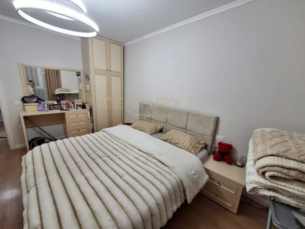 Tirane, shitet apartament 1+1 Kati 5, 69 m² 135.000 € (yzberisht)