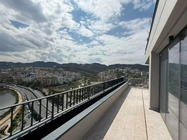Tirane, jepet me qera zyre Kati 15, 233 m² 4.000 € (liqeni i tiranes)