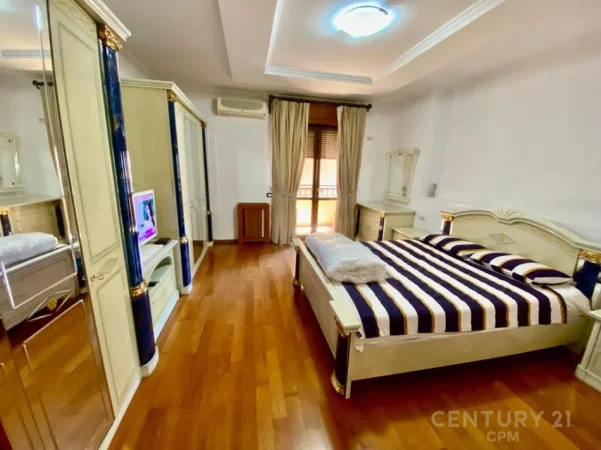 Tirane, shitet apartament 3+1+Ballkon Kati 8, 200 m² 420.000 € (komuna e parisit)