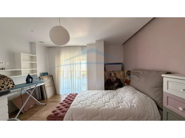 Tirane, shitet apartament 2+1+Ballkon Kati 8, 168 m² (Rruga e Elbasanit)