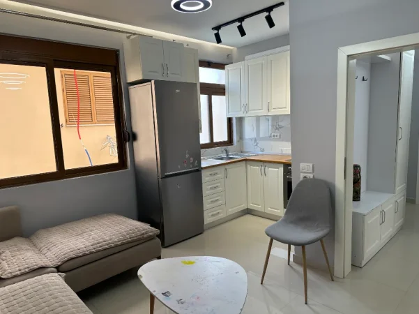 Tirane, jap me qera apartament 1+1 Kati 3, 520 € (Ylbere bylykbashi)