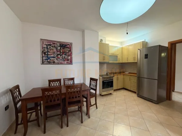 Tirane, shitet apartament 2+1+Ballkon Kati 1, 73 m² 135.000 € (Tregu Elektrik)