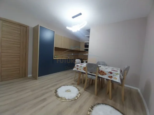 Tirane, jepet me qera apartament 2+1+Ballkon Kati 2, 114 m² 550 € (Rruga 5 Maji)