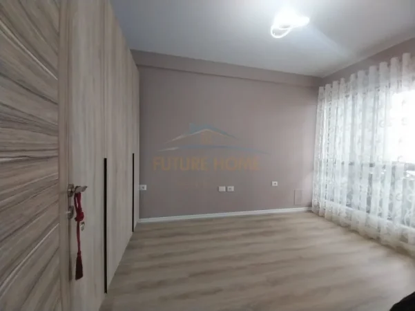Tirane, jepet me qera apartament 2+1+Ballkon Kati 2, 114 m² 550 € (Rruga 5 Maji)