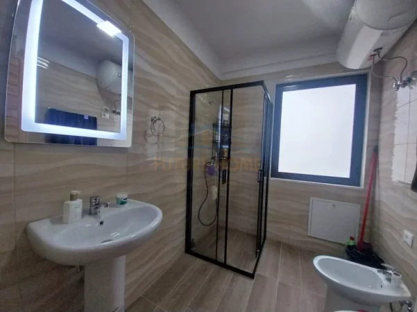 Tirane, jepet me qera apartament 2+1+Ballkon Kati 2, 114 m² 550 € (Rruga 5 Maji)