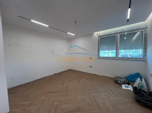 Tirane, shitet apartament 2+1+2+Ballkon Kati 6, 101 m² 320.000 € (Ish Ekspozita)