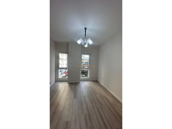 Tirane, jepet me qera apartament 2+1+Ballkon Kati 2, 93 m² 650 € (Zogu i Zi)