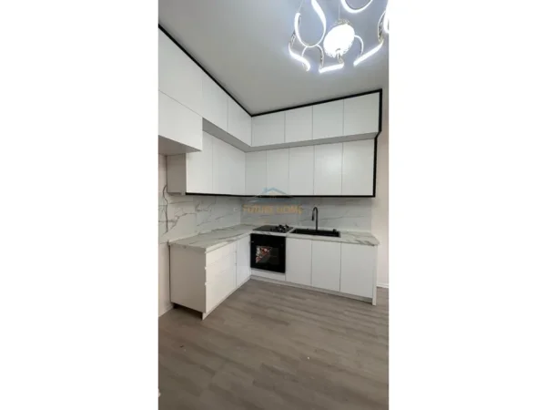 Tirane, jepet me qera apartament 2+1+Ballkon Kati 2, 93 m² 650 € (Zogu i Zi)