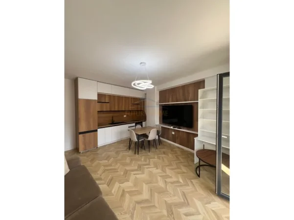 Tirane, jepet me qera apartament 1+1+Ballkon Kati 7, 69 m² 450 € (Unaza e Re)