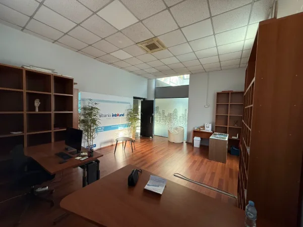 Tirane, jepet me qera nga Pronari, pa-komision zyre Kati 3, 51 m² 599 € (Rruga Ymer Kurti)