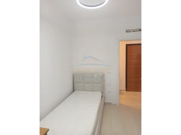 Tirane, jepet me qera apartament 2+1+Ballkon Kati 3, 87 m² 698 € (ish Dogana)
