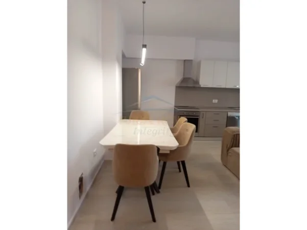 Tirane, jepet me qera apartament 2+1+Ballkon Kati 3, 87 m² 698 € (ish Dogana)