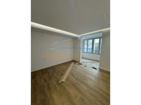 Tirane, jepet me qera zyre Kati 1, 145 m² 1.200 € (Shkolla e Baletit)