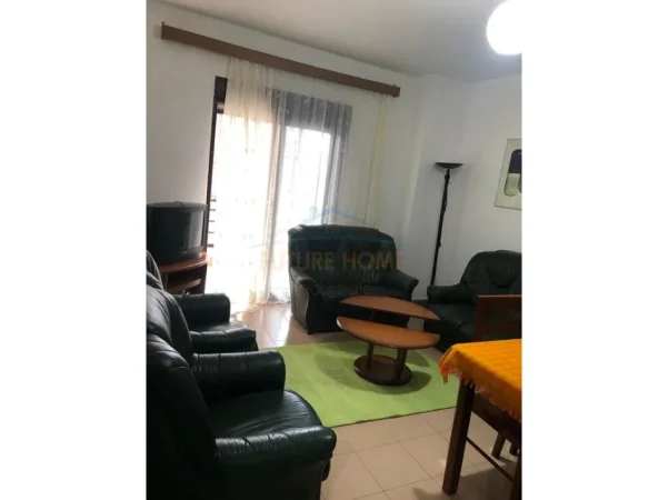 Tirane, jepet me qera apartament 1+1+Ballkon Kati 5, 59 m² 520 € (Medreseja)