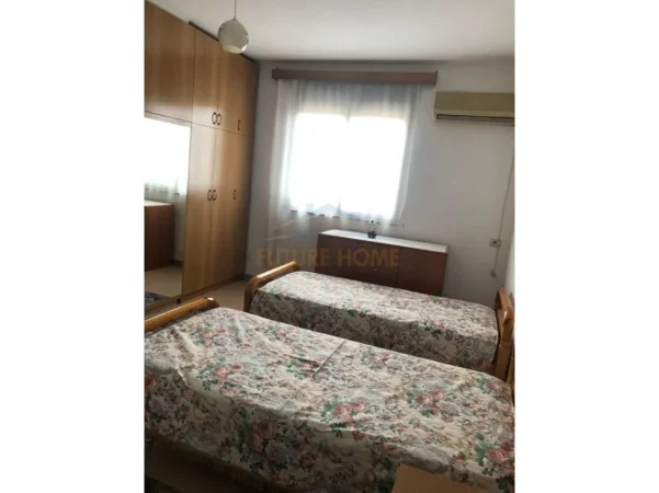 Tirane, jepet me qera apartament 1+1+Ballkon Kati 5, 59 m² 520 € (Medreseja)