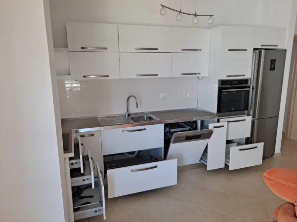 Tirane, shitet apartament 2+1+Ballkon Kati 4, 108 m² 255.000 € (LIQENI THATE)