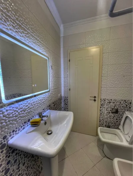 Tirane, jepet me qera apartament 2+1 Kati 2, 95 m² 550 € (RRUGA REXHEP PINARI)