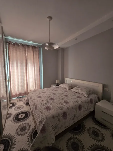 Tirane, jepet me qera apartament 2+1 Kati 4, 95 m² 600 € (KOMPLEKSI MAGNET)