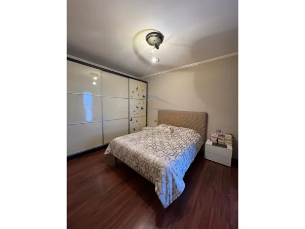 Tirane, shitet apartament 2+1+Ballkon Kati 5, 101 m² 215.000 € (Rruga e Dibres, Kompleksi Tower Bridge)