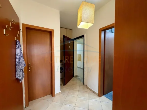 Tirane, shitet apartament 2+1+Ballkon Kati 1, 73 m² 135.000 € (Tregu Elektrik)