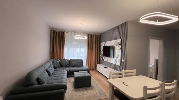 Tirane, jepet me qera apartament 2+1+Aneks+Ballkon Kati 5, 100 m² 800 € (rruga don bosko)