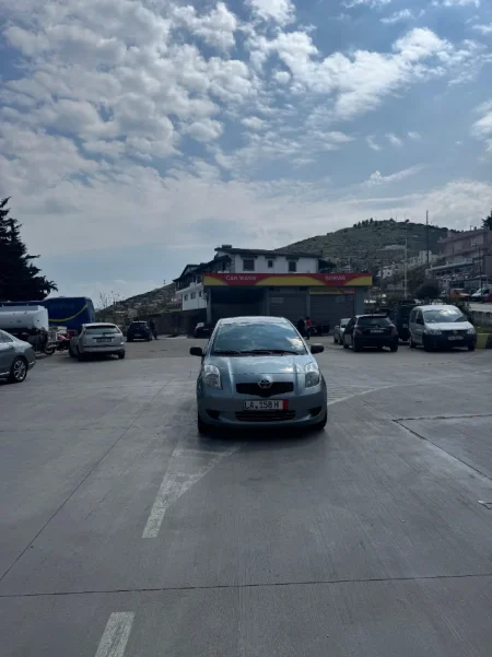 Sarande, shes makine Toyota Yaris Nafte, gri e erret manuale Kondicioner 217.000 km 3.500 €