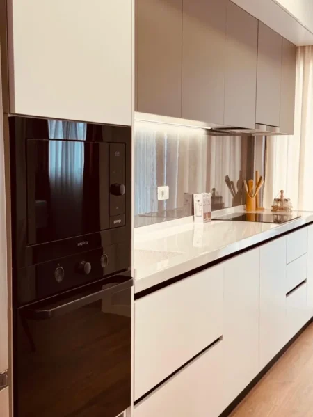 Tirane, jepet me qera apartament 2+1 Kati 6, 120 m² 1.300 € (Rruga Luigj Gurakuqi)