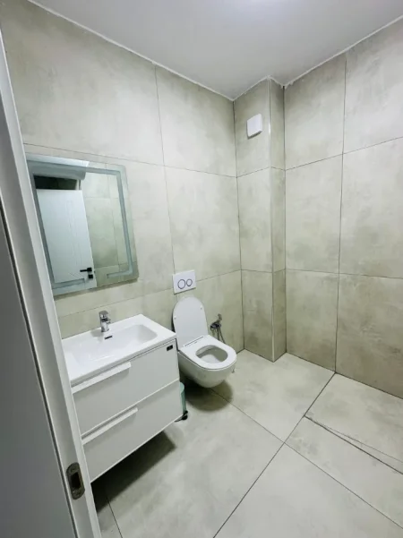 Tirane, jepet me qera apartament 2+1 Kati 6, 120 m² 1.300 € (Rruga Luigj Gurakuqi)