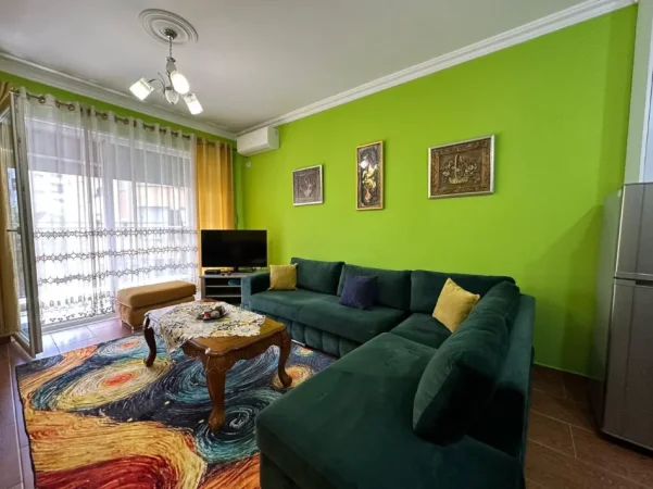 Tirane, jepet me qera apartament 1+1 Kati 2, 65 m² 500 € (Rruga Frosina Plaku)