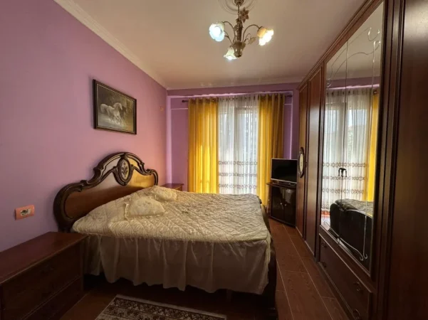 Tirane, jepet me qera apartament 1+1 Kati 2, 65 m² 500 € (Rruga Frosina Plaku)