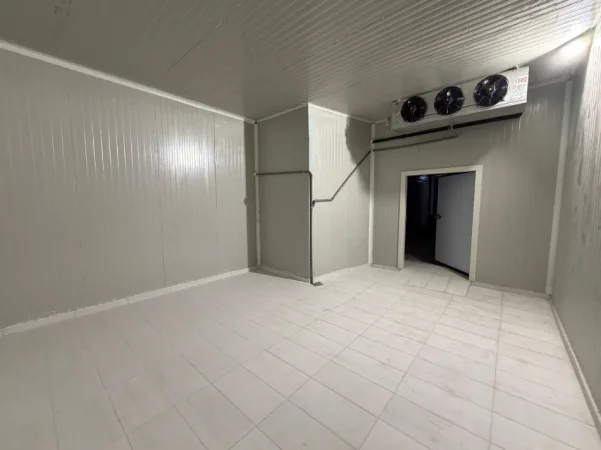 Tirane, jepet me qera magazine Kati 0, 30 m² 900 € ("Ardeno")