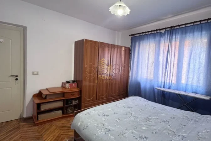 Tirane, jepet me qera apartament 1+1 Kati 3, 60 m² 380 € (Rruga e Durresit)