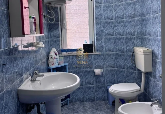 Tirane, jepet me qera apartament 1+1 Kati 3, 60 m² 380 € (Rruga e Durresit)