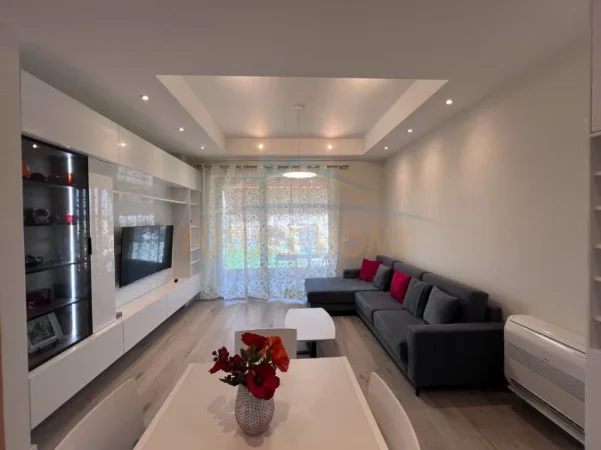 Tirane, jepet me qera apartament 1+1+Ballkon Kati 6, 69 m² 800 € (Zogu i zi)